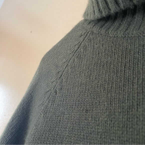 Ralph Lauren Olive Green Wool Cashmere blend  Turtleneck Sweater size large - Picture 7 of 9